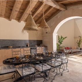  4 Bedroom Villa with Infinity Pool near Rovinj, Istria, Sleeps 8